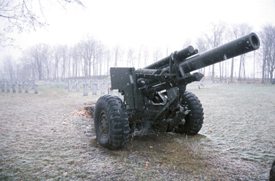 A picture of a military canon.