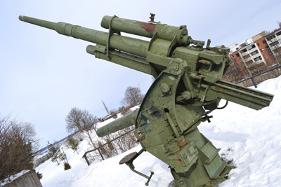 A picture of a military gun.